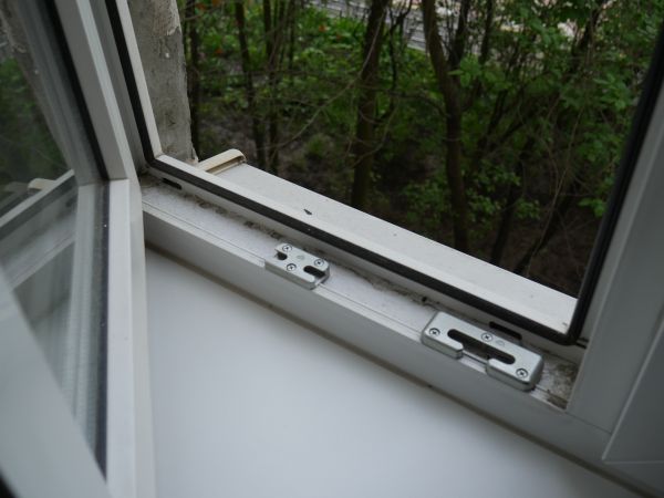 Cost of Crank Window Repair in Lawrence