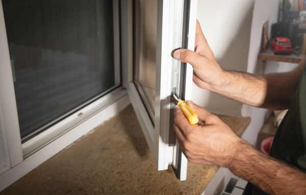 Cost of Dual Pane Window Repair in Lawrence